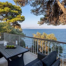 4 bedroom villa with pool by the sea, near Corfu town, sleeps 8